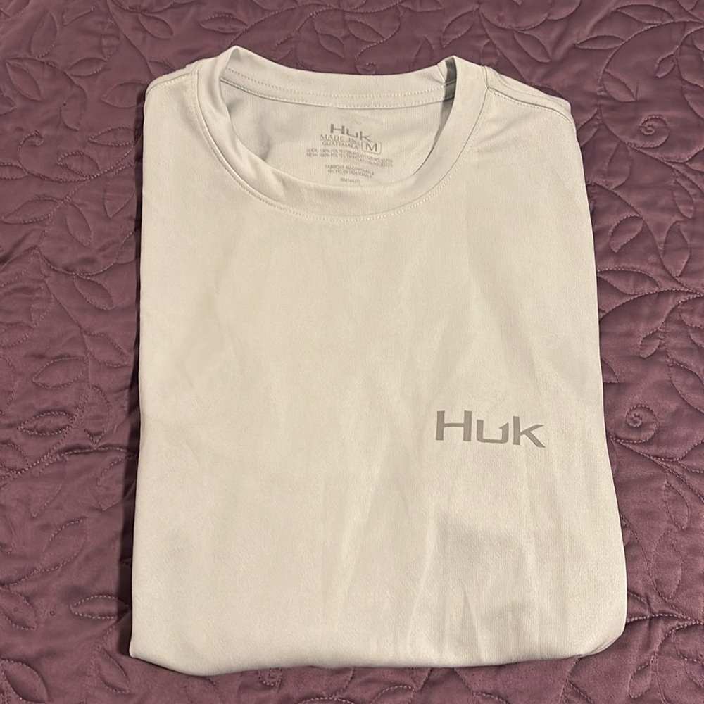 Huk:      Light grey UPF 50+.     Moisture Transport
